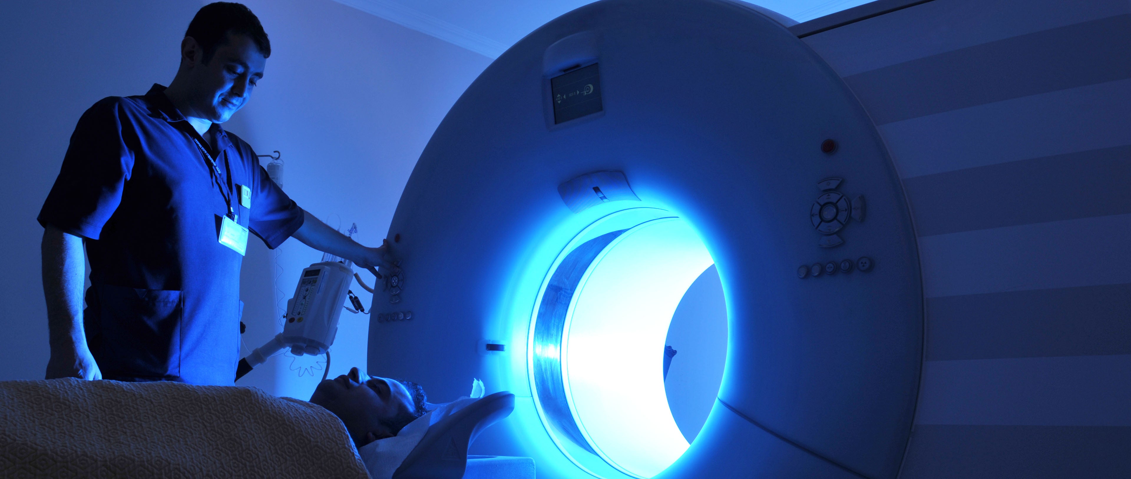 man using an MRI magnetic resonance imaging machine on someone